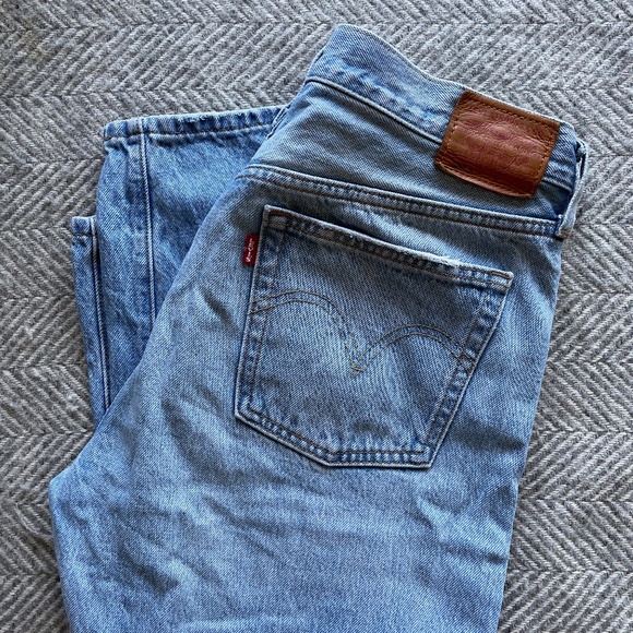 Levi's 501 Skinny Fit - Light Wash (Size 31) - Picture 2 of 4